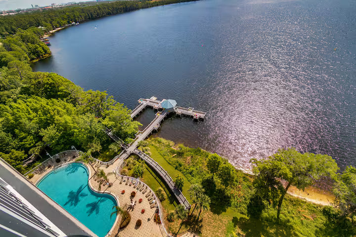 1402 Lakefront Resort Condo Near Disney Universal
