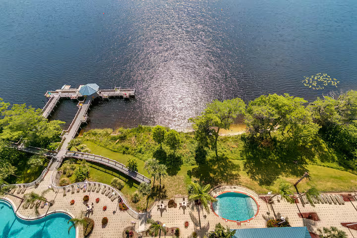 1402 Lakefront Resort Condo Near Disney Universal