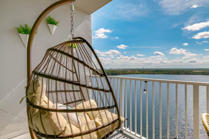 1402 Lakefront Resort Condo Near Disney Universal