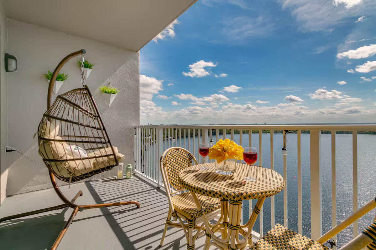 1402 Lakefront Resort Condo Near Disney Universal
