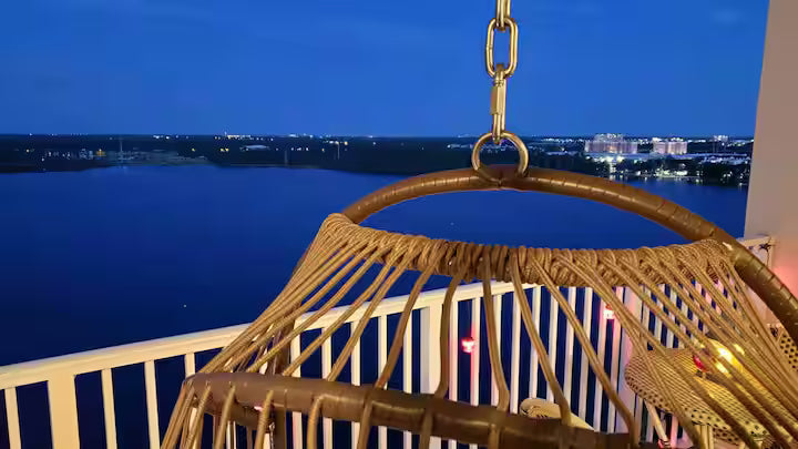 1402 Lakefront Resort Condo Near Disney Universal