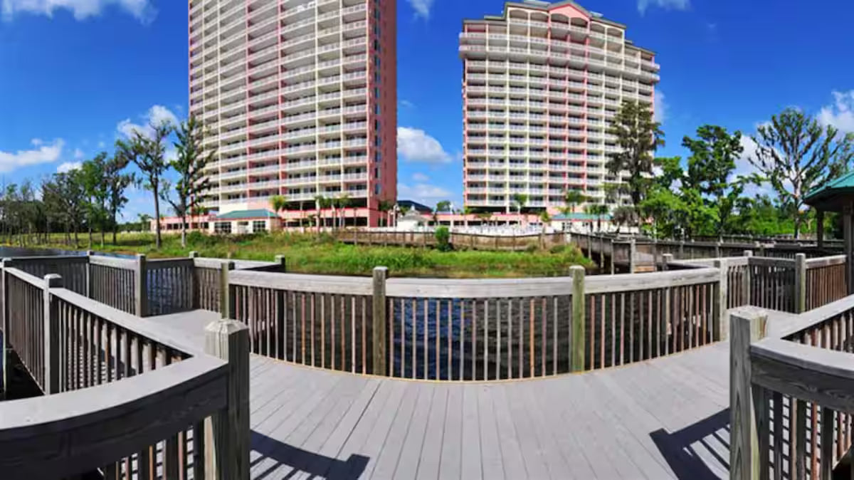 1402 Lakefront Resort Condo Near Disney Universal