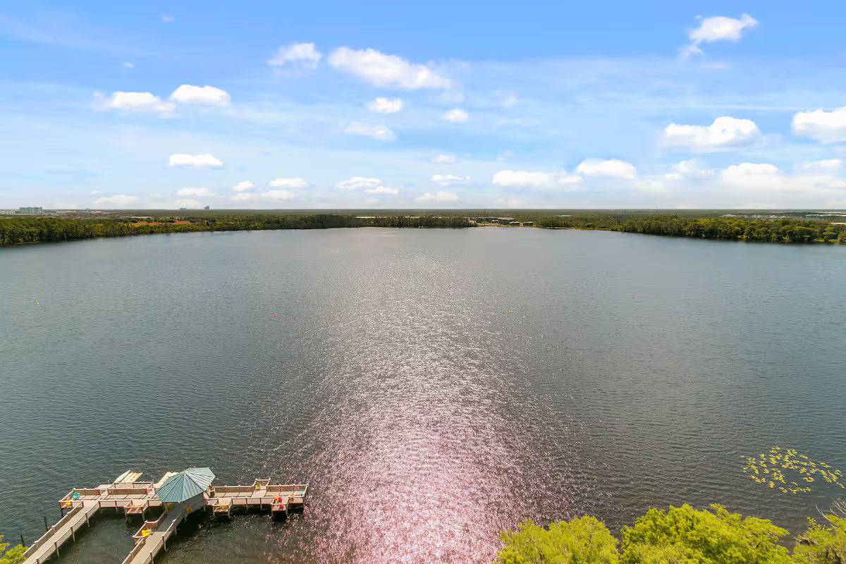 1402 Lakefront Resort Condo Near Disney Universal
