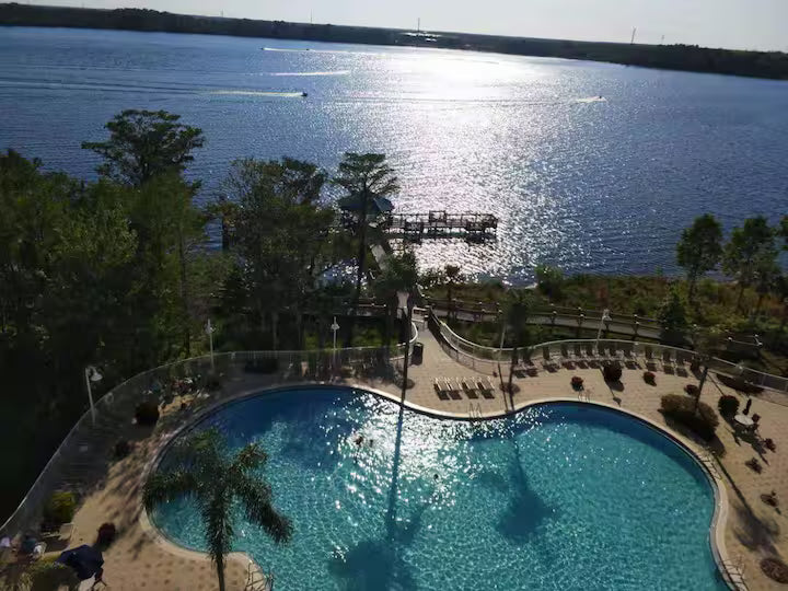 1402 Lakefront Resort Condo Near Disney Universal