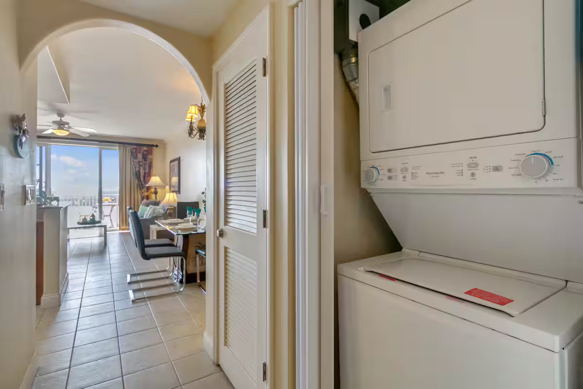 1402 Lakefront Resort Condo Near Disney Universal