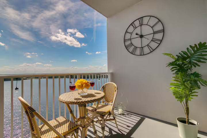 1402 Lakefront Resort Condo Near Disney Universal