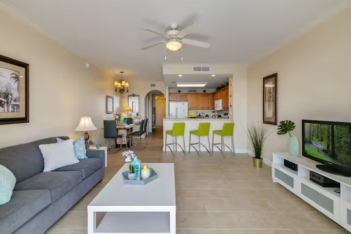 1402 Lakefront Resort Condo Near Disney Universal