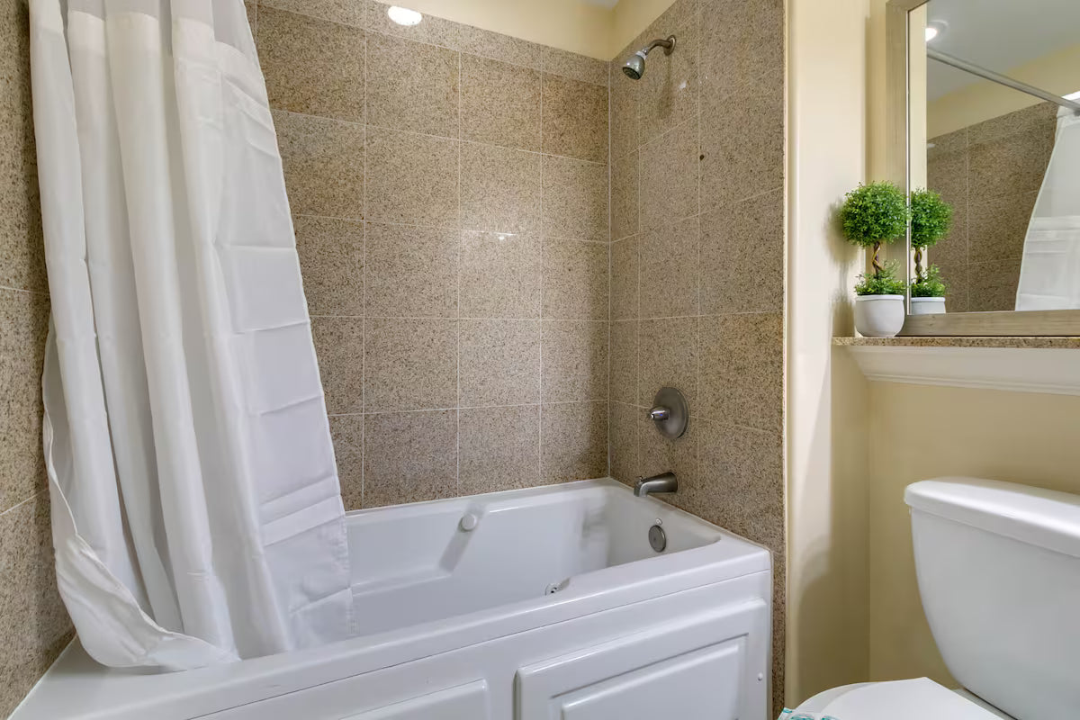 1402 Lakefront Resort Condo Near Disney Universal