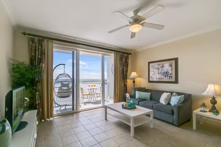 1402 Lakefront Resort Condo Near Disney Universal