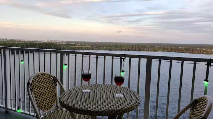 1402 Lakefront Resort Condo Near Disney Universal