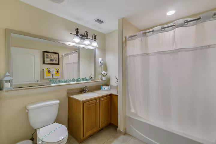 1402 Lakefront Resort Condo Near Disney Universal