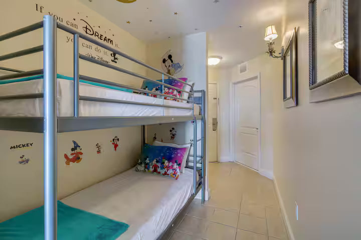 1402 Lakefront Resort Condo Near Disney Universal