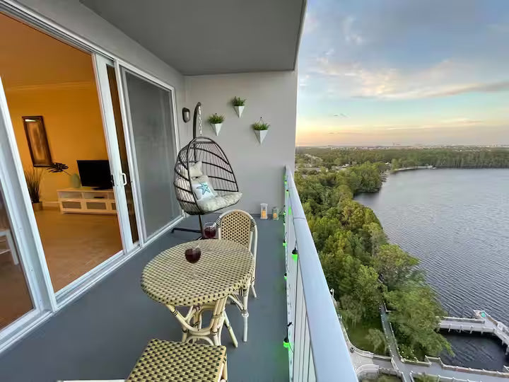 1402 Lakefront Resort Condo Near Disney Universal