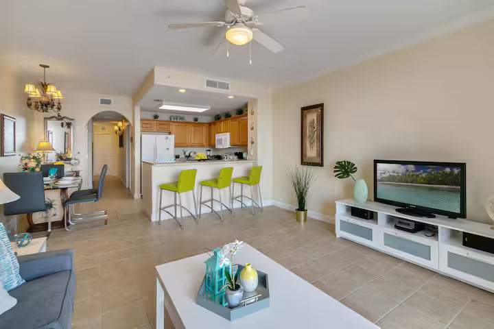 1402 Lakefront Resort Condo Near Disney Universal
