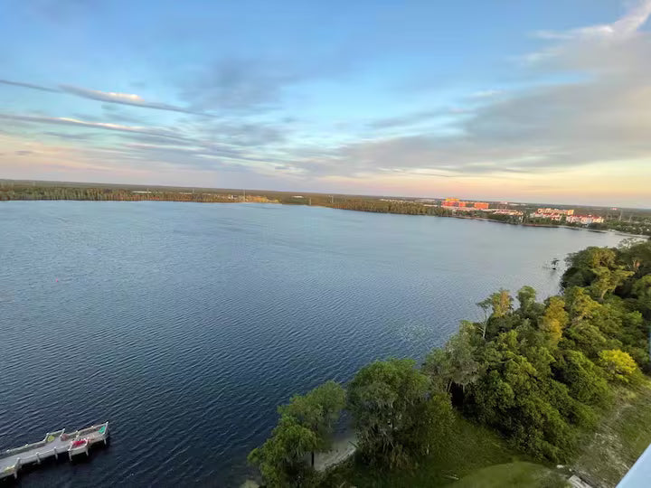 1402 Lakefront Resort Condo Near Disney Universal